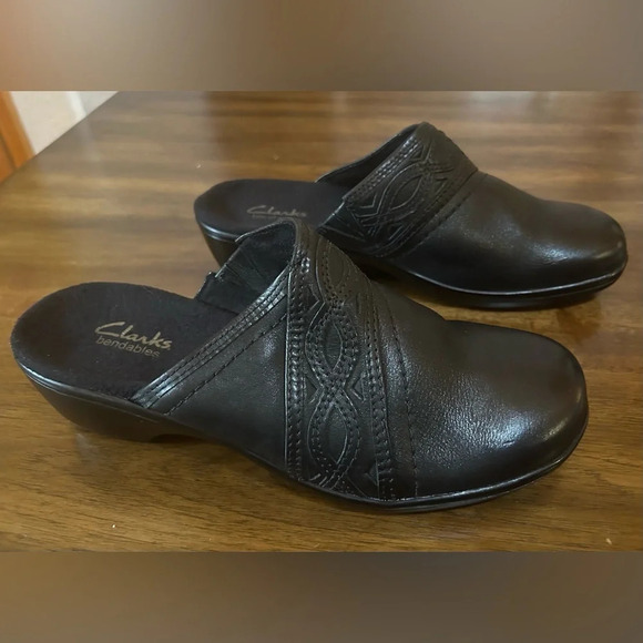 Clarks Bendables  Leather Slip On Clogs Size 8M - Picture 2 of 6